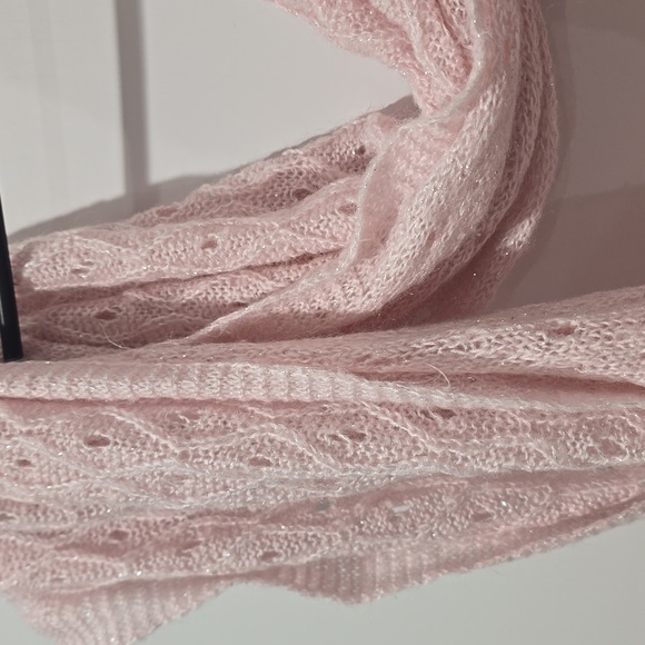 Scarves - Picture 14 of 14